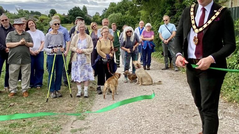 Pewit nature reserve, Mayor Harry cutting the ribbon