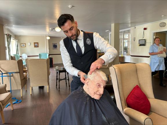 Donald getting trim with the master barber