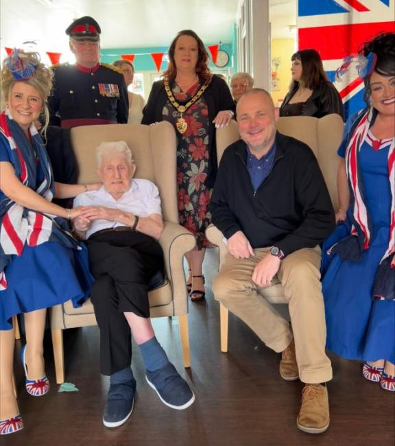 Erewash’s mayor Kate Fennelly at VE Day party for UK’s oldest man Donald Rose – where funny man Al Murray sat next to the 110-year-old war veteran