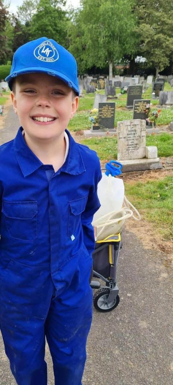 Caring youngster Ben – who is ‘Carnival Prince’ after raising money for bereaved families by launching his own business cleaning cemetery headstones