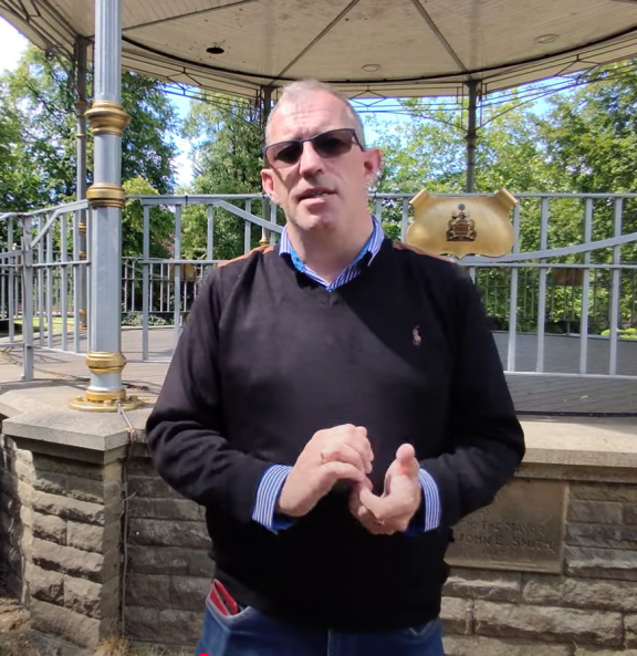  James Dawson in YouTube video