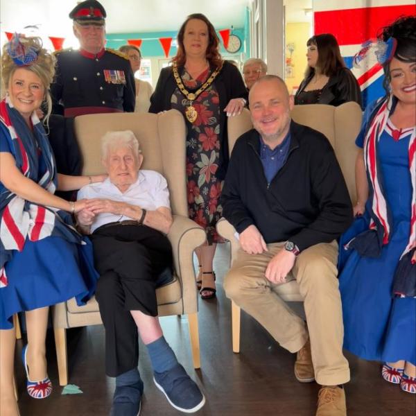 Erewash’s mayor Kate Fennelly at VE Day party for UK’s oldest man Donald Rose – where funny man Al Murray sat next to the 110-year-old war veteran