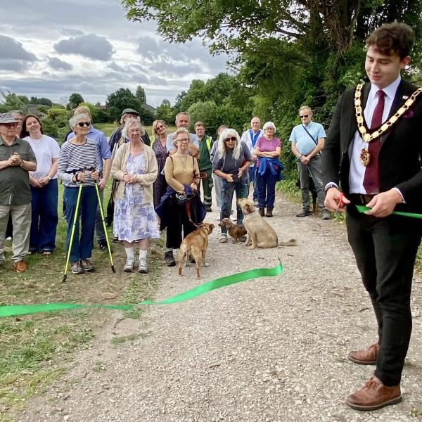 Pewit nature reserve, Mayor Harry cutting the ribbon